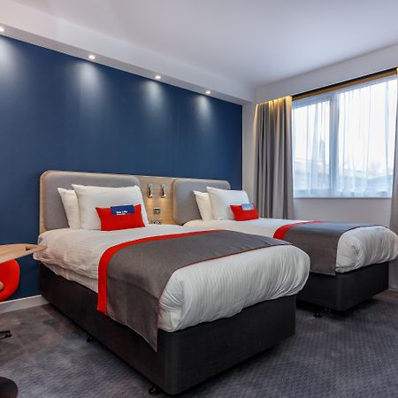 Holiday Inn Express - Wigan By Ihg Екстериор снимка