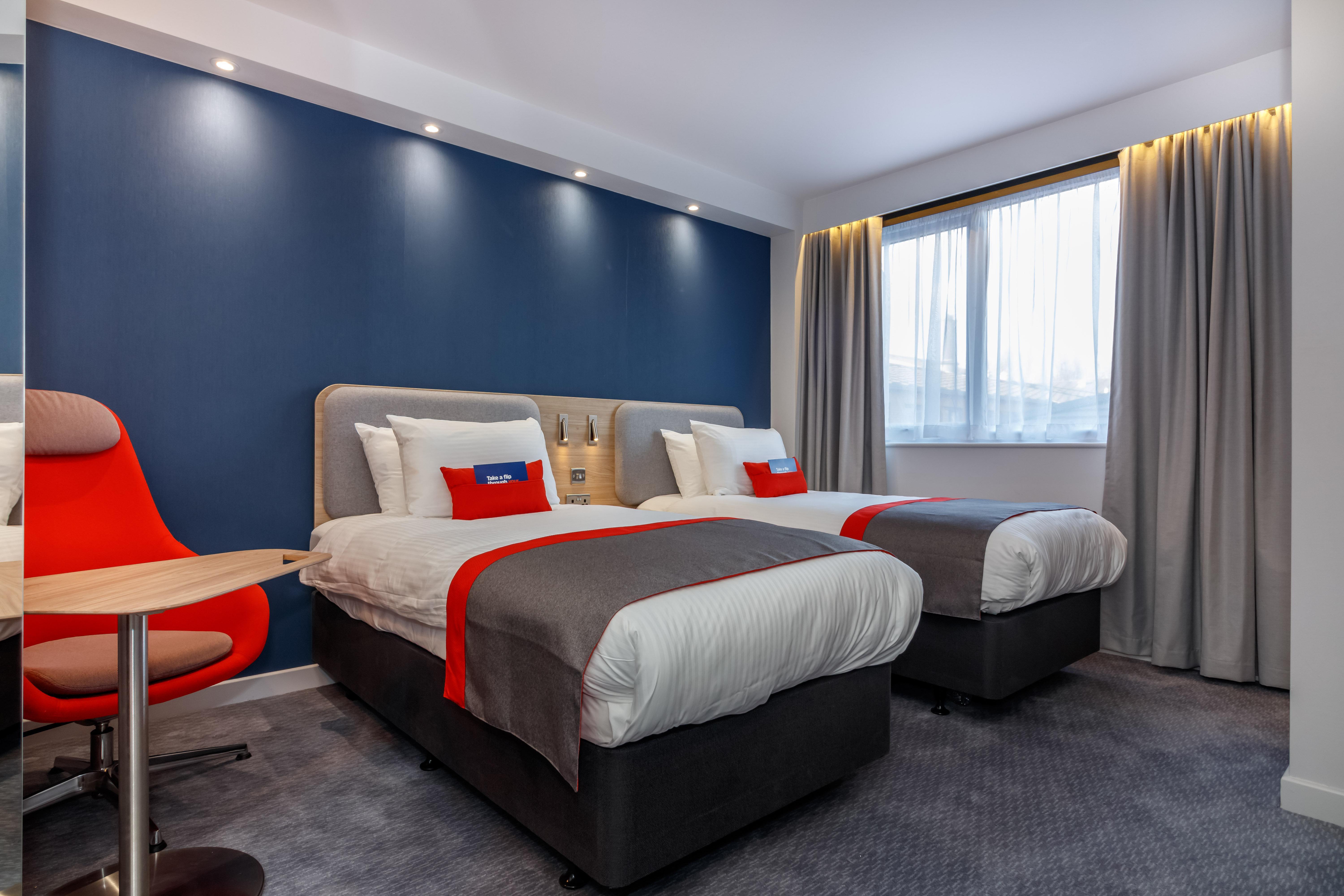 Holiday Inn Express - Wigan By Ihg Екстериор снимка
