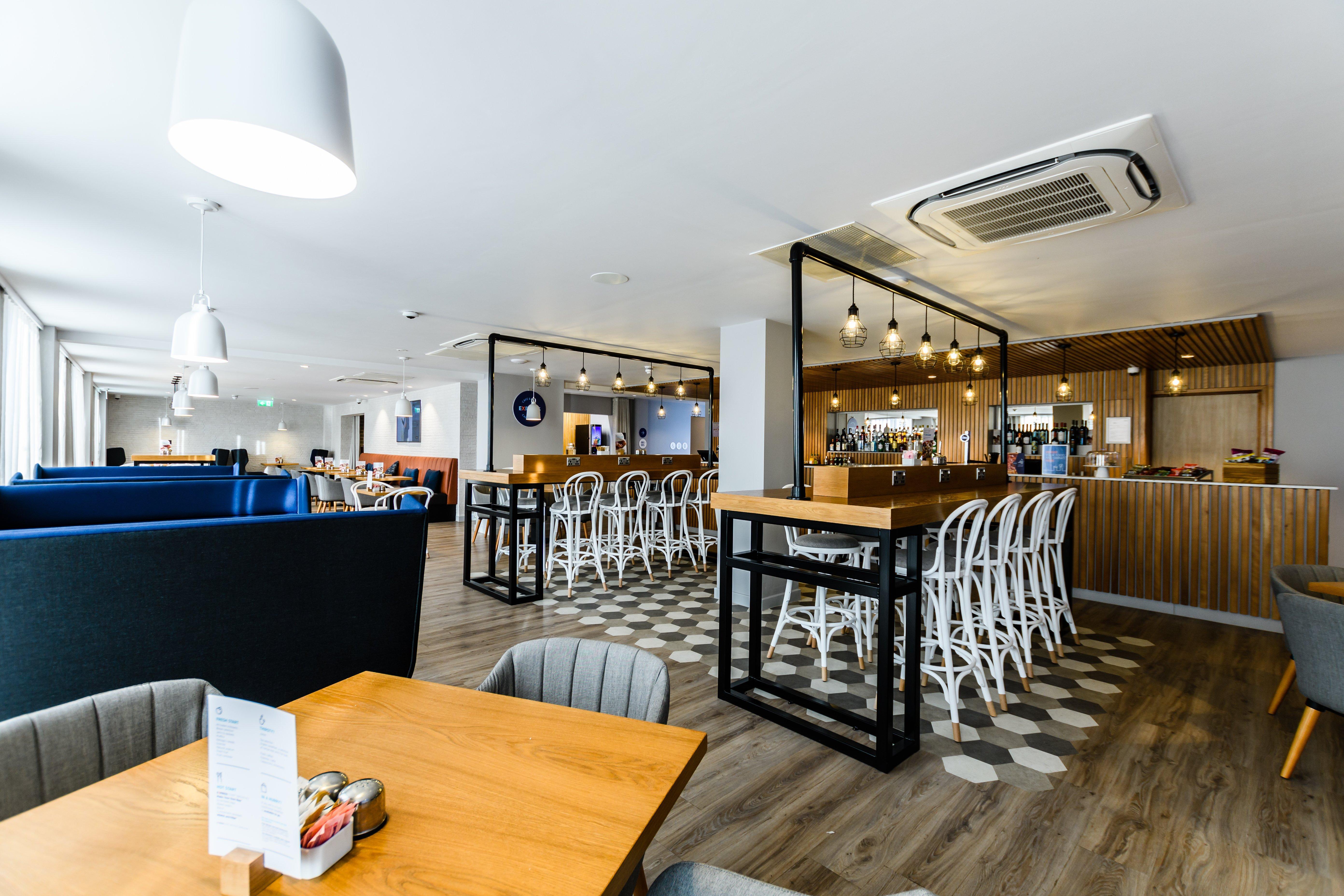 Holiday Inn Express - Wigan By Ihg Екстериор снимка