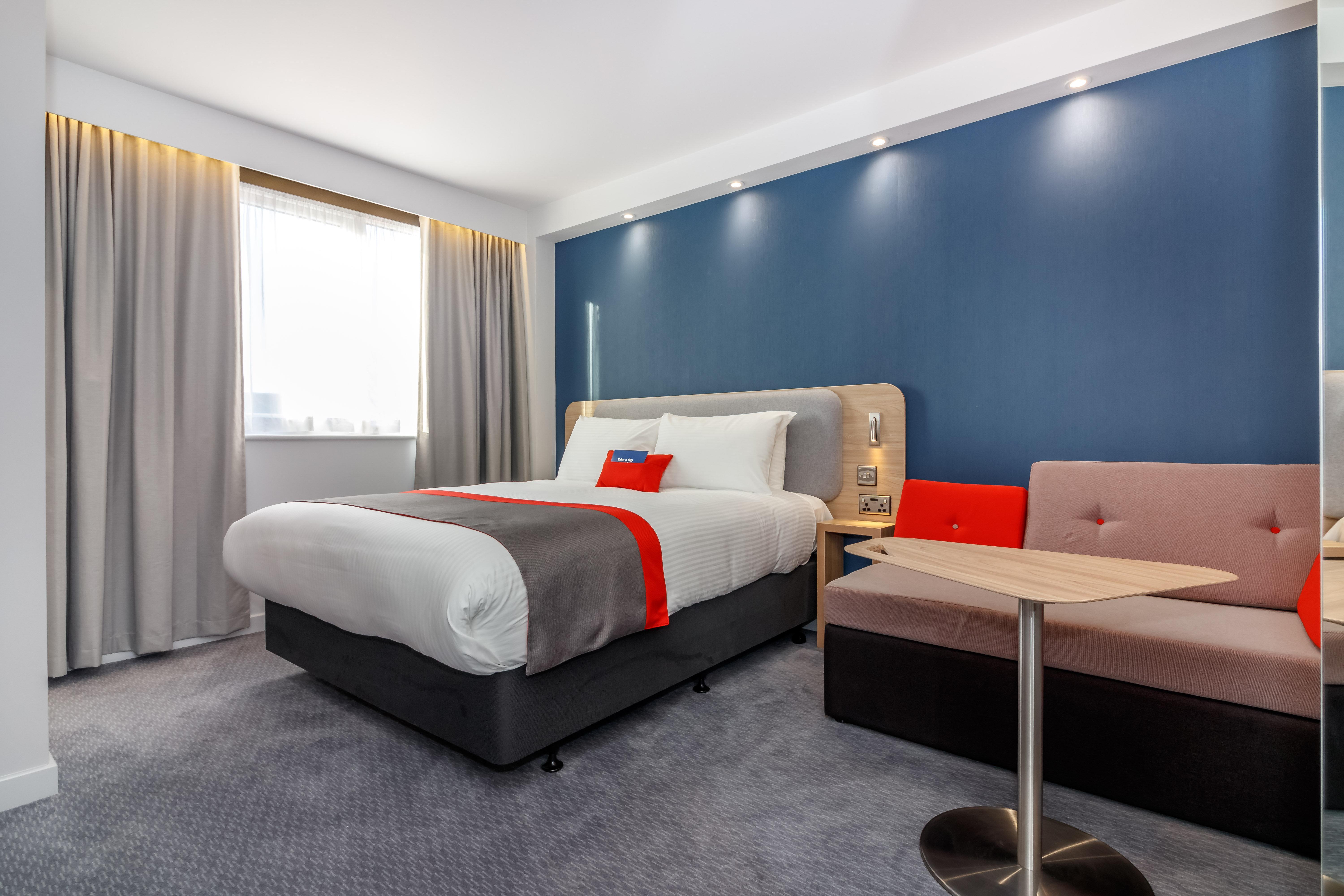 Holiday Inn Express - Wigan By Ihg Екстериор снимка
