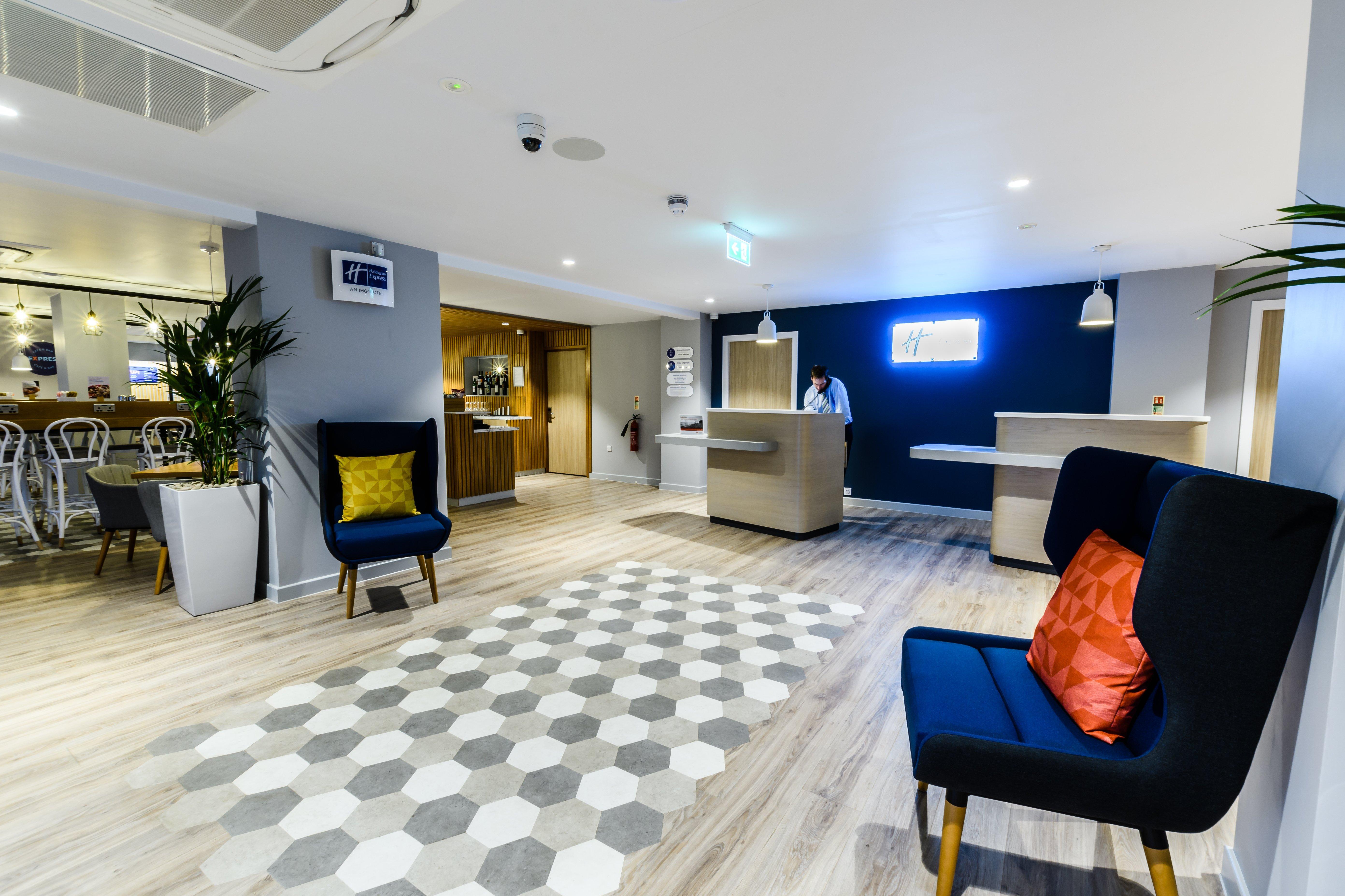 Holiday Inn Express - Wigan By Ihg Екстериор снимка