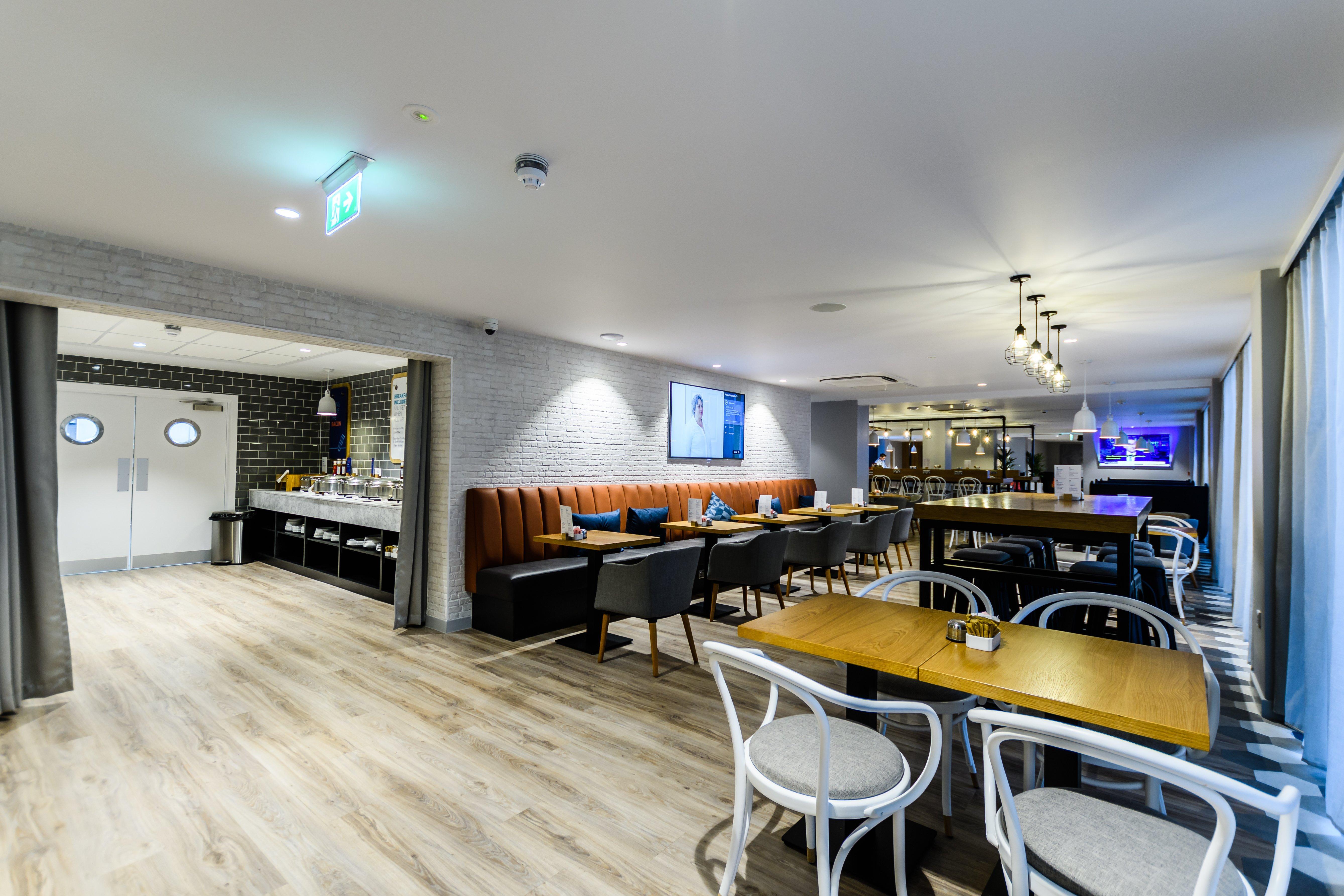 Holiday Inn Express - Wigan By Ihg Екстериор снимка