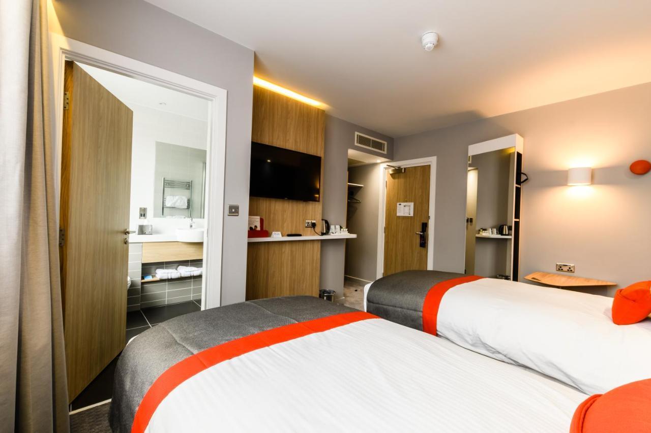 Holiday Inn Express - Wigan By Ihg Екстериор снимка