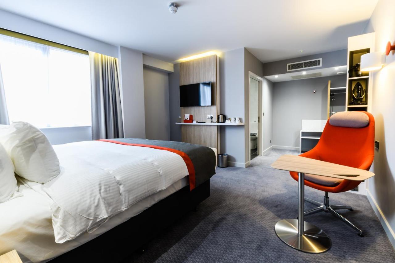 Holiday Inn Express - Wigan By Ihg Екстериор снимка