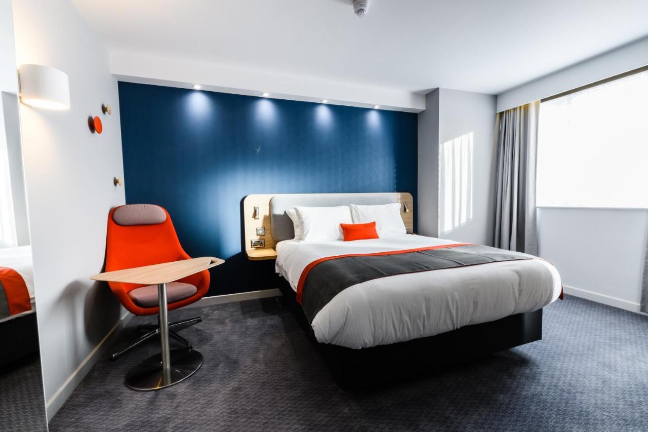 Holiday Inn Express - Wigan By Ihg Екстериор снимка