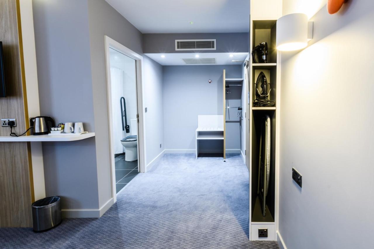 Holiday Inn Express - Wigan By Ihg Екстериор снимка