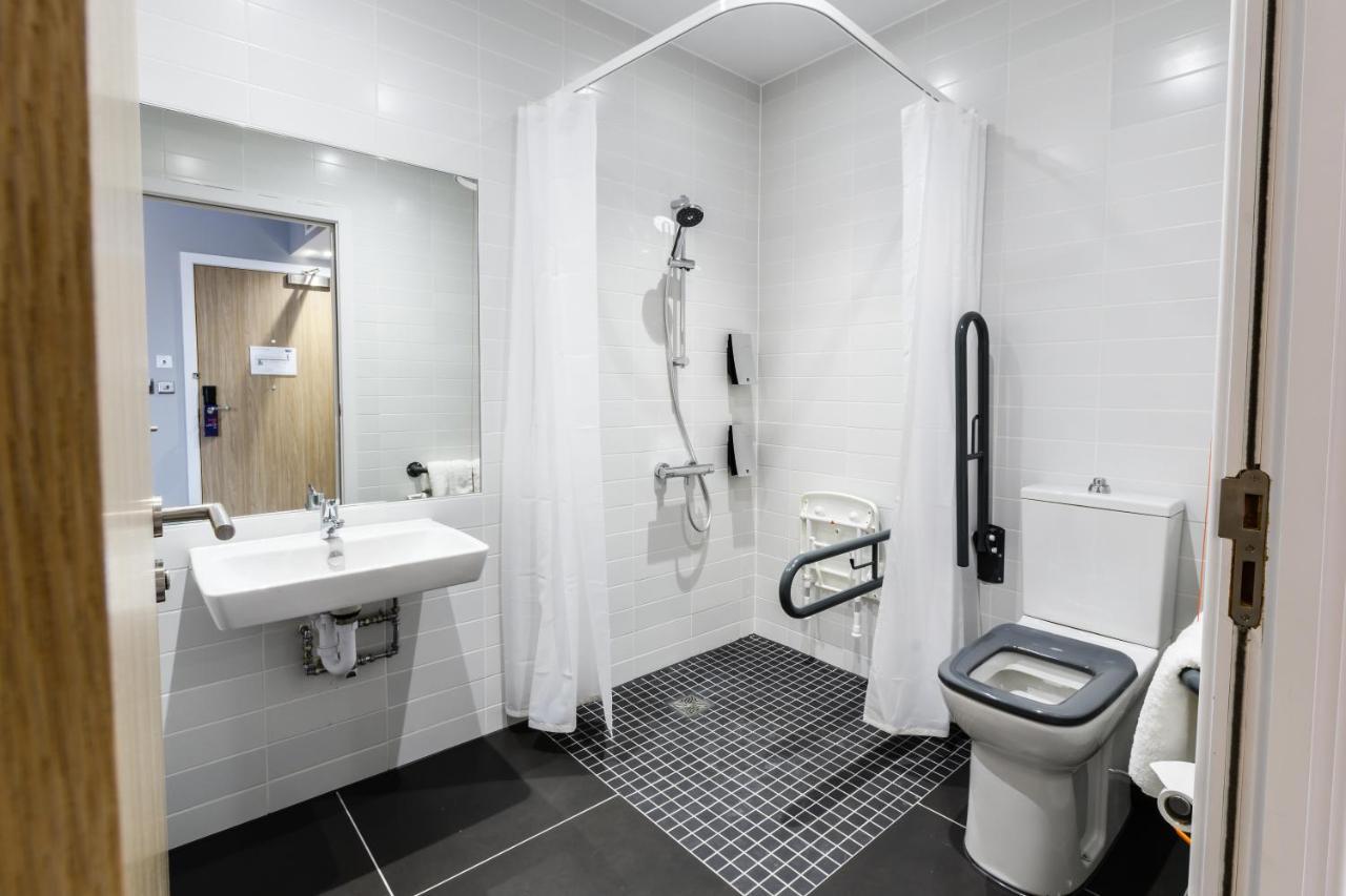 Holiday Inn Express - Wigan By Ihg Екстериор снимка