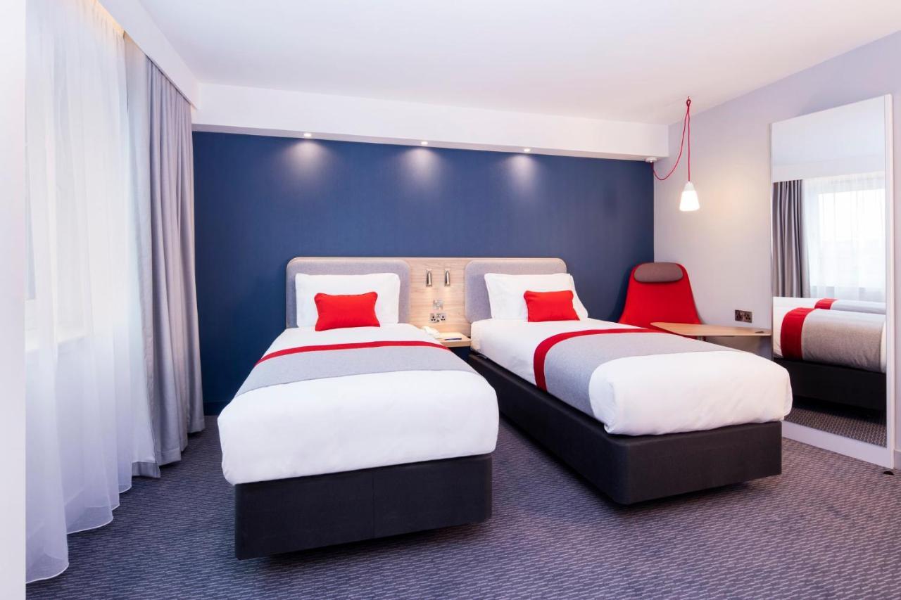 Holiday Inn Express - Wigan By Ihg Екстериор снимка